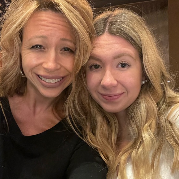 Meet your Posher Christina - Picture 5 of 13